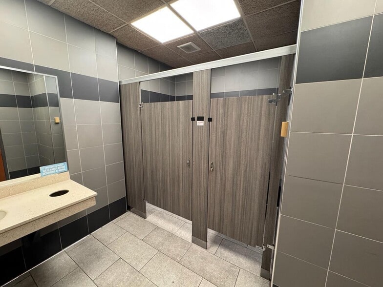 More Photos Of 1830 Columbus Ave, Washington Court House Restaurant For Sale