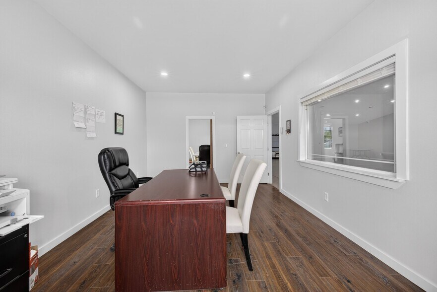 More Photos Of 506 E Stover Rd, Grandview Warehouse For Sale