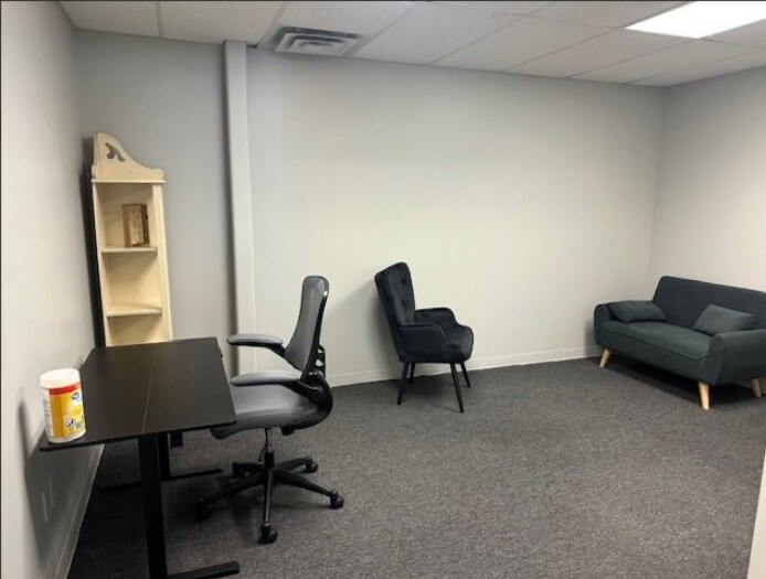 More Photos Of 828 Federal Rd, Brookfield Office For Lease