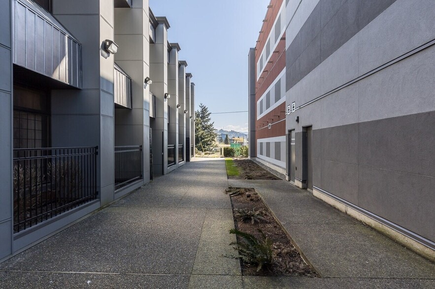 More Photos Of 33119 S Fraser Way, Abbotsford Office For Lease