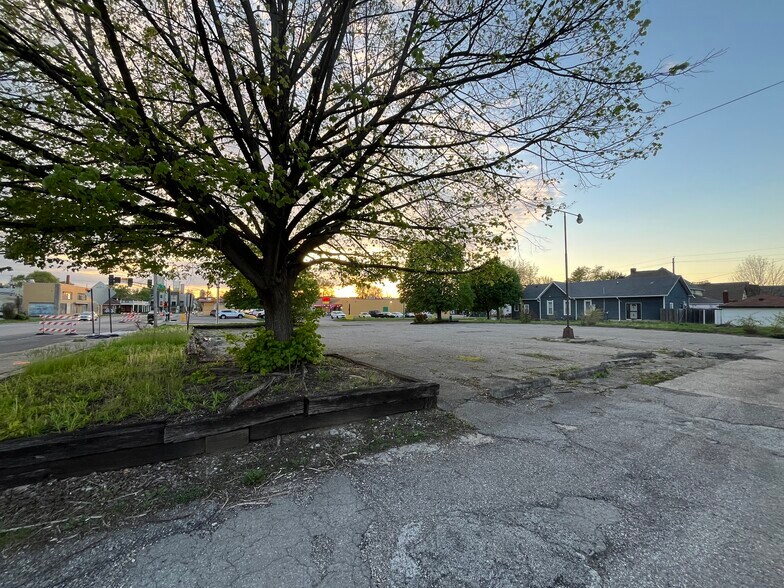 More Photos Of 1728 E New York St, Indianapolis Light Distribution For Lease