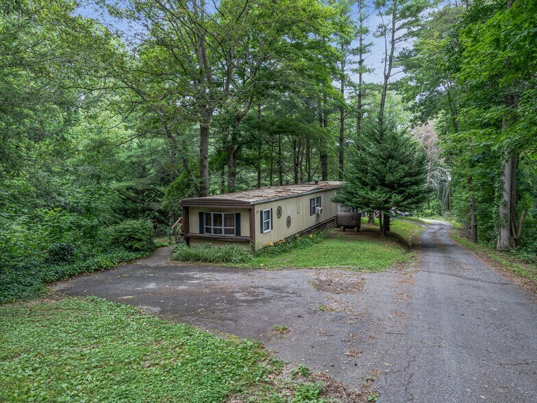 More Photos Of 40 Hemlock Hill Dr, Arden Manufactured Housing Mobile Home Park For Sale