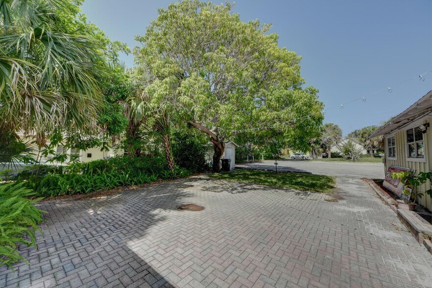 More Photos Of 300 SE Detroit Ave, Stuart Office For Lease