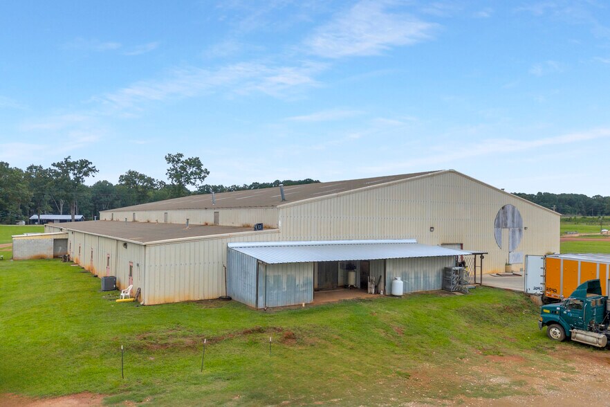 More Photos Of 252 Komplex Dr, Carnesville Warehouse For Sale