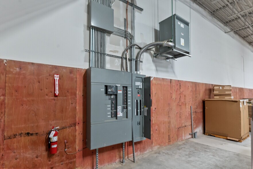 More Photos Of 2651 S Rochester Rd, Rochester Hills General Retail For Lease