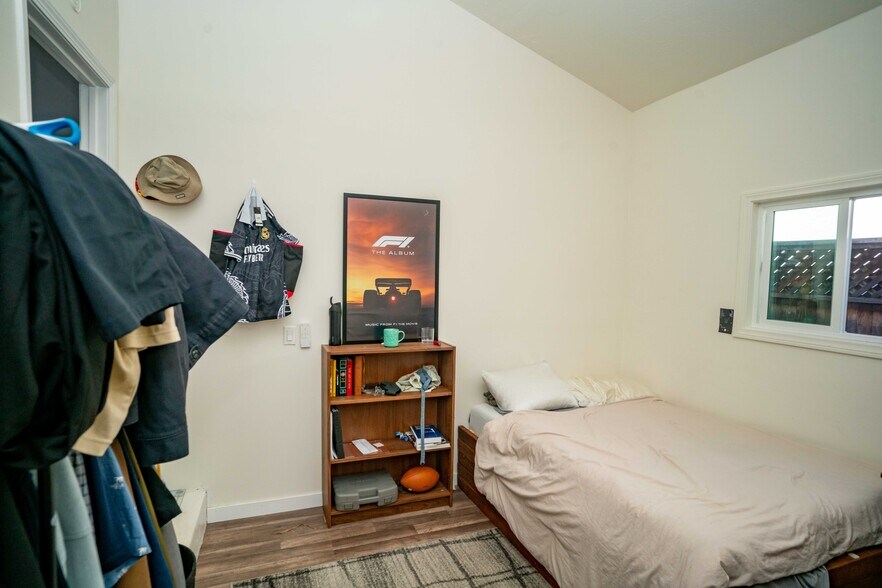 More Photos Of 1951 Hornblend St, San Diego Apartments For Sale