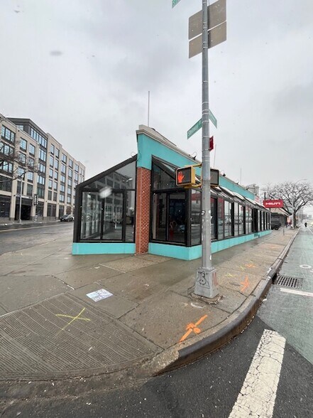 More Photos Of 4001 Northern Blvd, Long Island City Restaurant For Lease