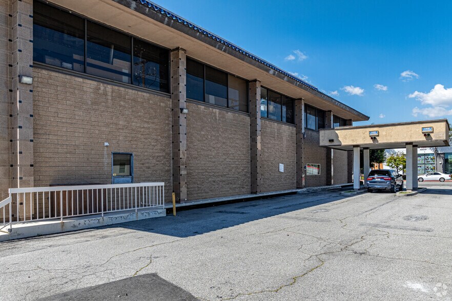 More Photos Of 18300 Pioneer Blvd, Artesia Office For Sale