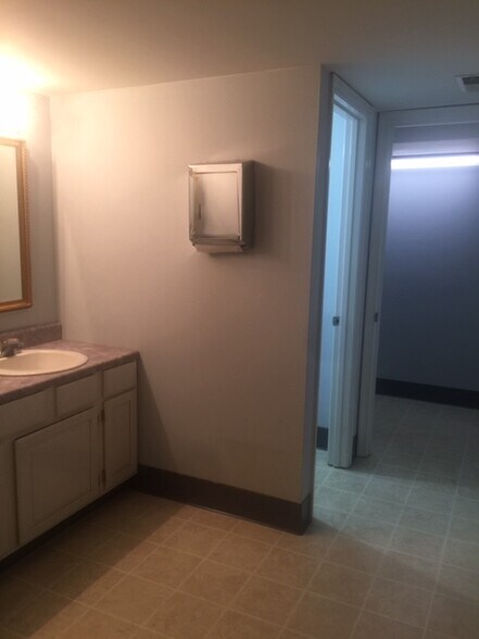 More Photos Of 1112 Church St, Lynchburg Office For Sale