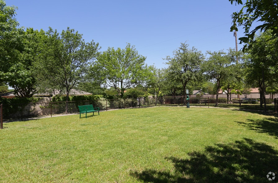More Photos Of 2000 E Arapaho Rd, Richardson Apartments For Lease