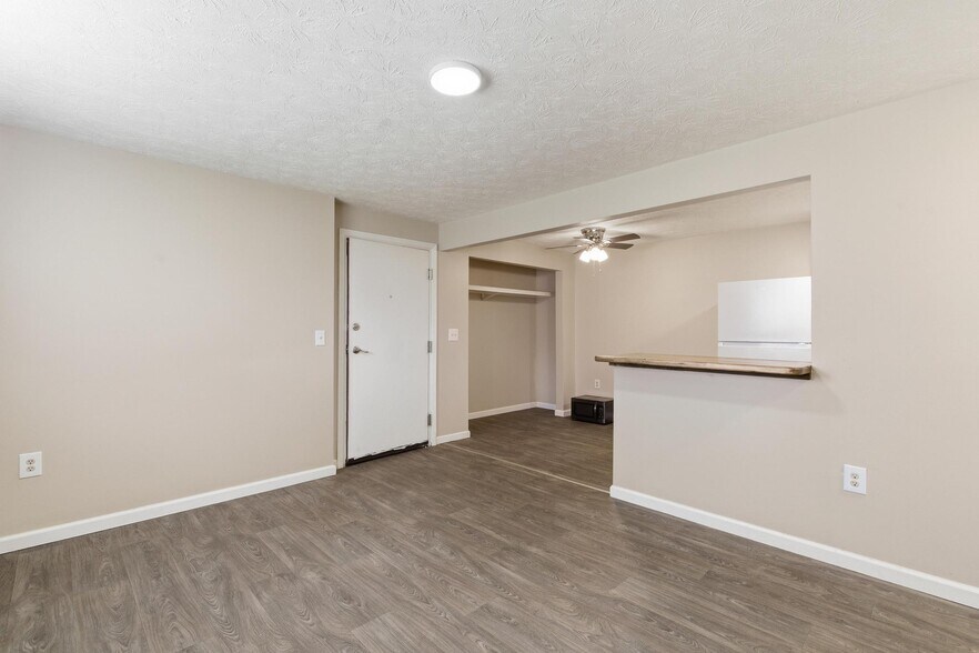 More Photos Of 1631 Jackson Ln, Middletown Multifamily For Sale