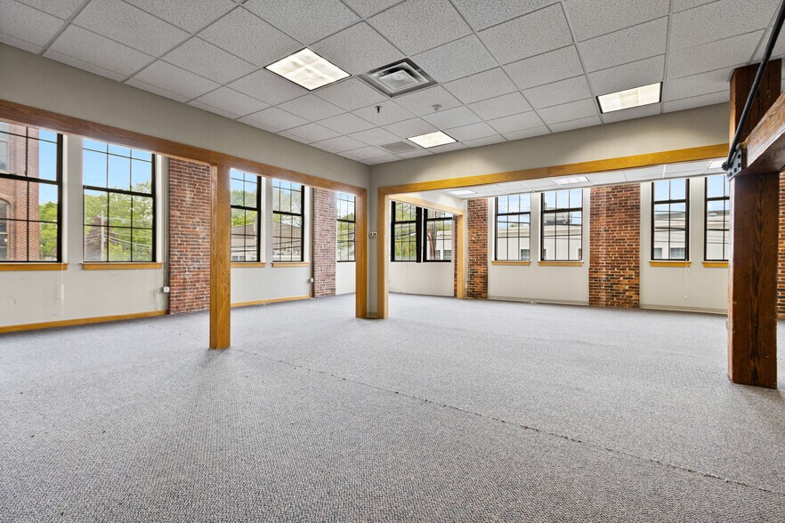 More Photos Of 2 Storer St, Kennebunk Office For Lease