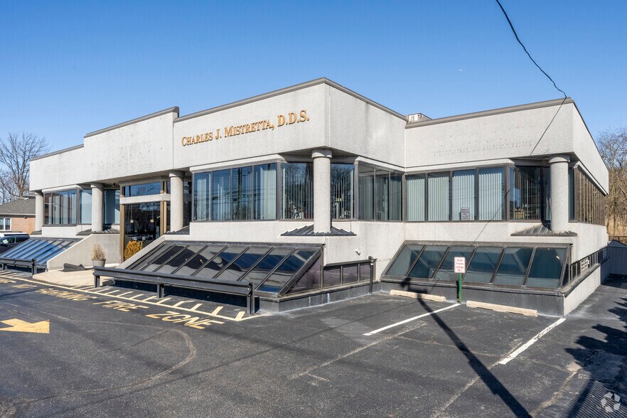 Primary Photo Of 1911 Richmond Ave, Staten Island Medical For Lease