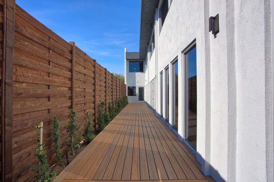 More Photos Of 3822 Campus Dr, Newport Beach Office For Lease