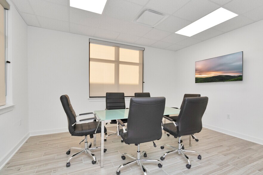 More Photos Of 30625 Kingsland Blvd, Brookshire Medical For Lease