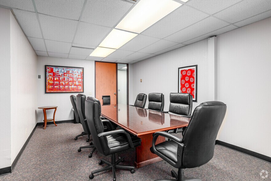 More Photos Of 2801 Parklawn Dr, Midwest City Medical For Lease