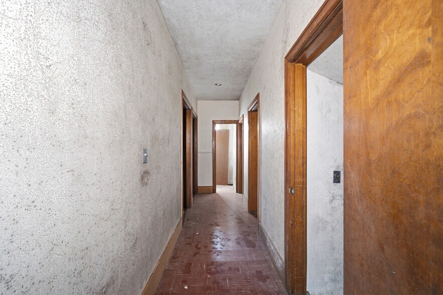 More Photos Of 2575 Cleveland Ave, Columbus Office For Sale