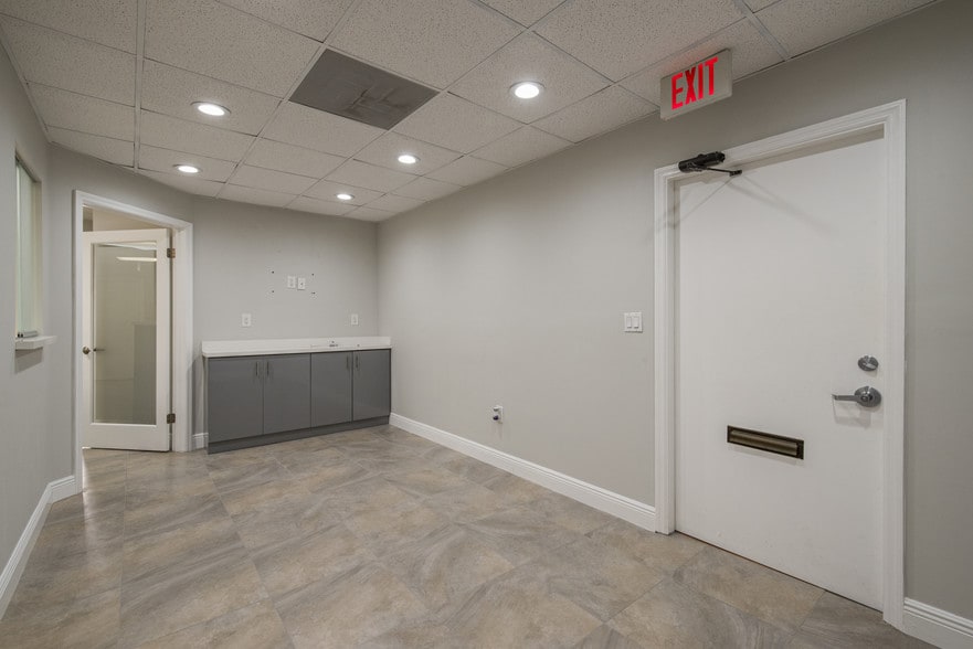 More Photos Of 555 Biltmore Way, Coral Gables Medical For Sale