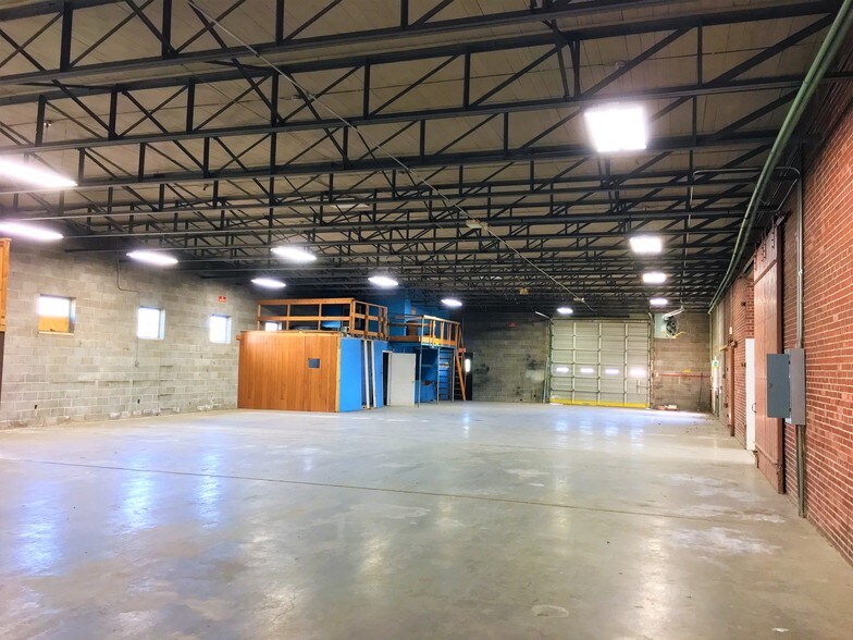 More Photos Of 620 N Edgemoor St, Wichita Warehouse For Sale