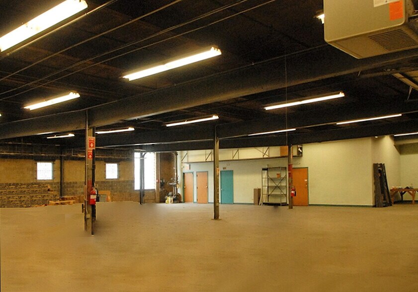 More Photos Of 1658 W Carroll Ave, Chicago Manufacturing For Lease