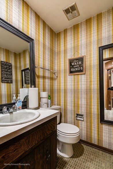 More Photos Of 2535 Bernice Rd, Lansing Warehouse For Sale