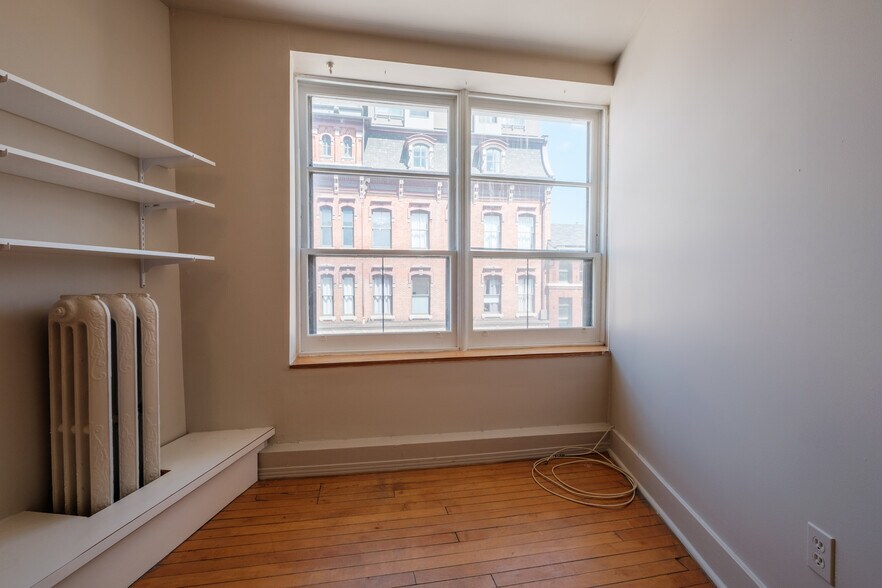 More Photos Of 155-159 Wellington St, Kingston Storefront Retail Residential For Lease
