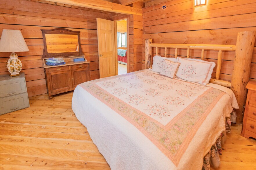 More Photos Of 860 County Road 142, Lake City Hotel For Sale