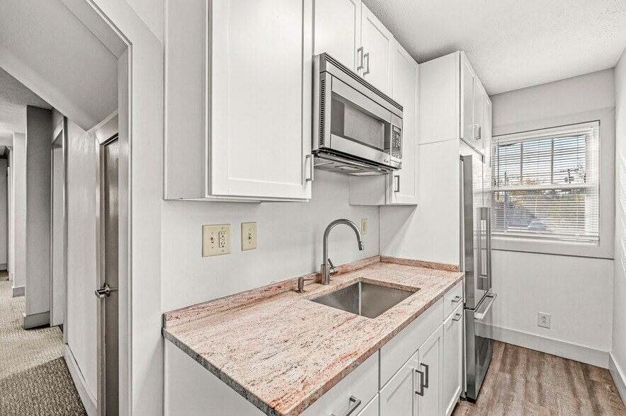 More Photos Of 2601 E 56th St, Indianapolis Light Distribution For Sale