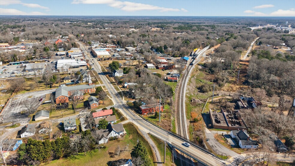 More Photos Of 304 S Cherokee Rd, Social Circle Flex For Sale