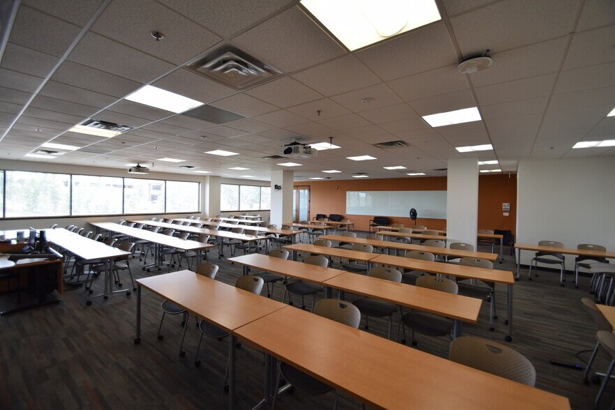 More Photos Of 650 SW Columbia St, Bend Medical For Sale