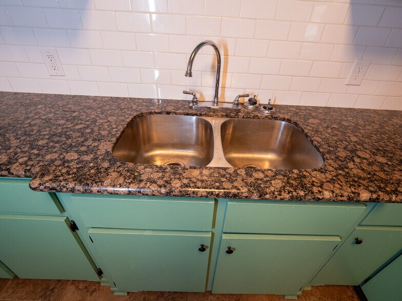 More Photos Of 1000 NE 19th St, Oklahoma City Multifamily For Sale