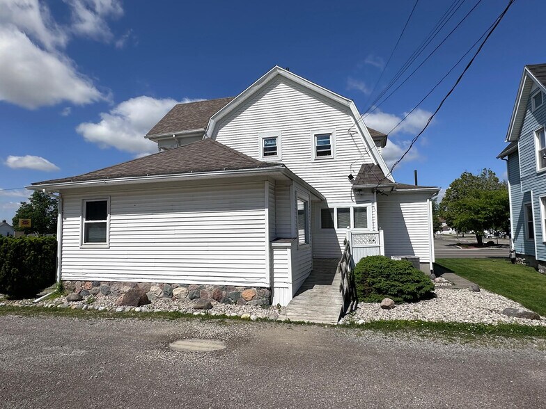 More Photos Of 661 S Main St, Bellefontaine Medical For Lease