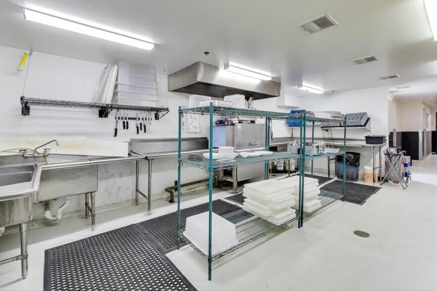 More Photos Of 3552 Market Ln, Kenosha Restaurant For Sale