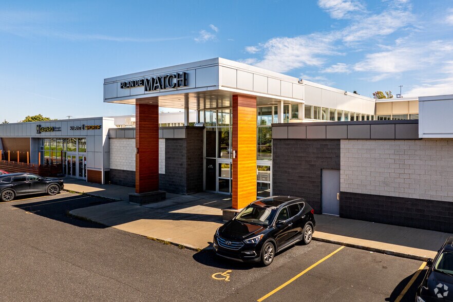 Primary Photo Of 270-280 Boul Du Fort-Saint-Louis, Boucherville Storefront For Lease