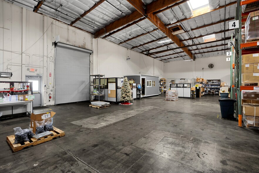 More Photos Of 525 Maple Ave, Torrance Distribution For Lease