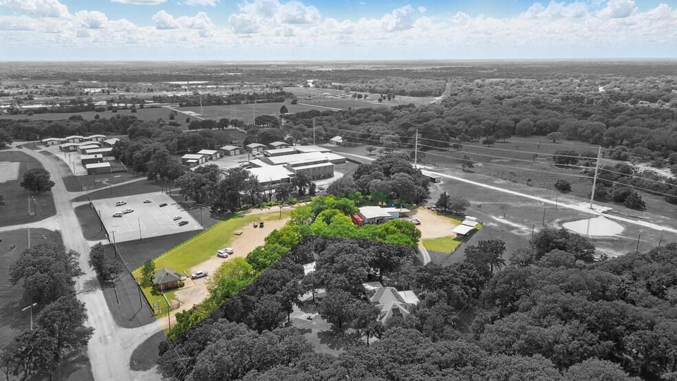 More Photos Of 610 W Simonds Rd, Seagoville Flex For Sale