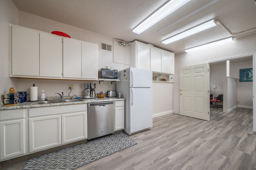 More Photos Of 2405 Hilltop Dr, Redding Medical For Sale