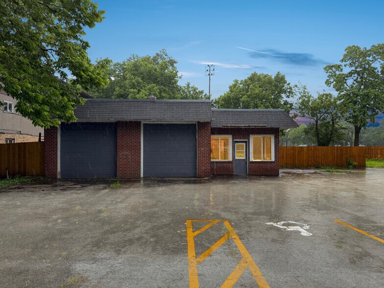 Primary Photo Of 210-214 Bridge St, Wilmington Auto Dealership For Lease