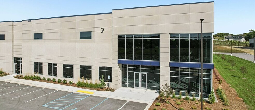 More Photos Of N53W25374 Highlands Court, Sussex Distribution For Lease