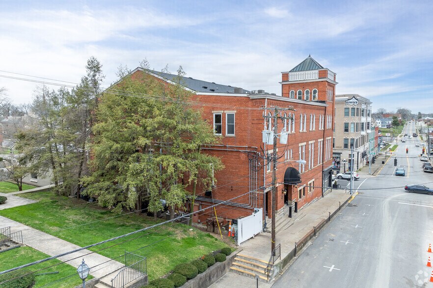 More Photos Of 101 S Main St, Winchester Restaurant For Lease