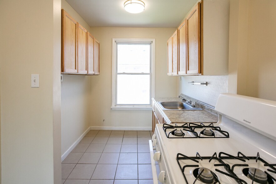 More Photos Of 7720 Pitt St, Detroit Apartments For Sale