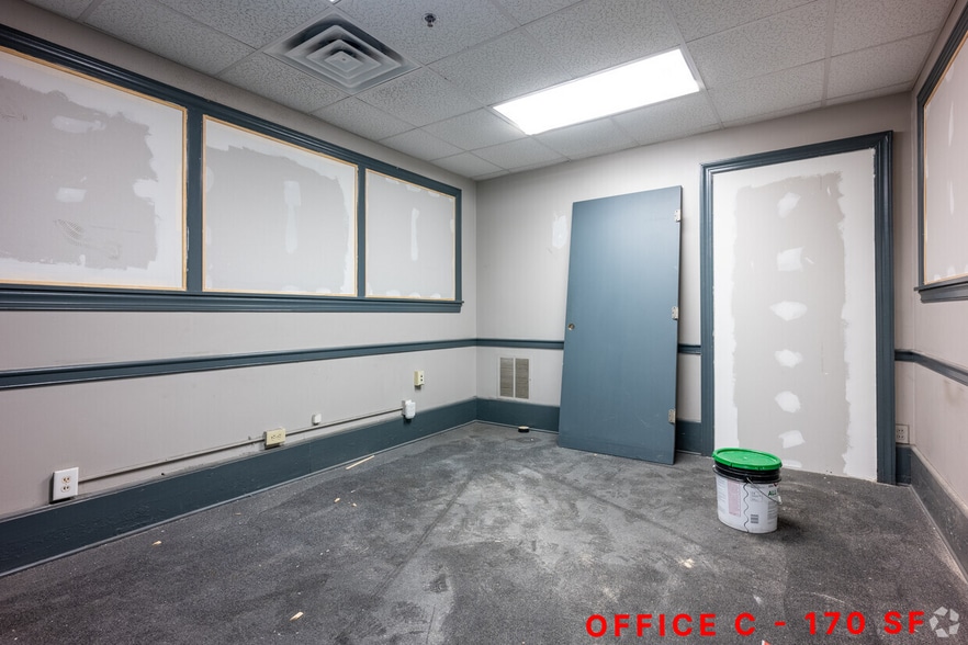 More Photos Of 461 N English St, Greensboro Unknown For Lease