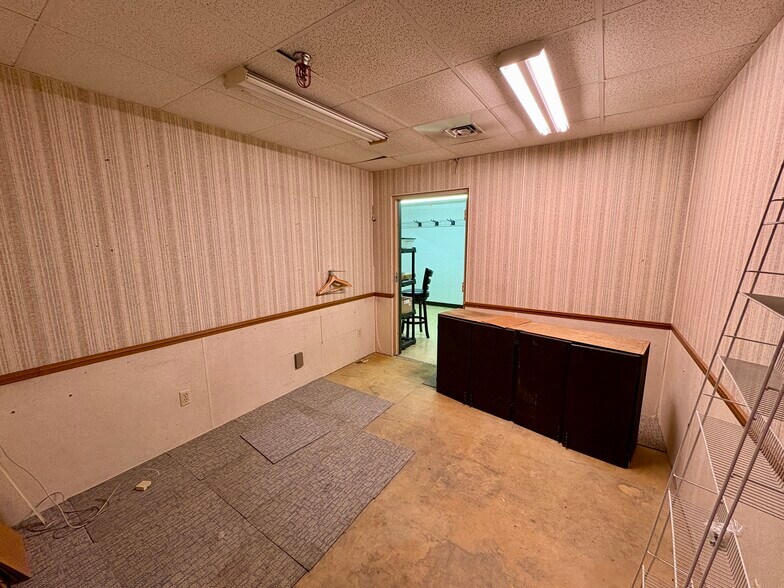 More Photos Of 2525 W Market St, Tiffin Freestanding For Lease