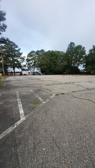More Photos Of 1222 Tarboro St, Wilson Freestanding For Lease