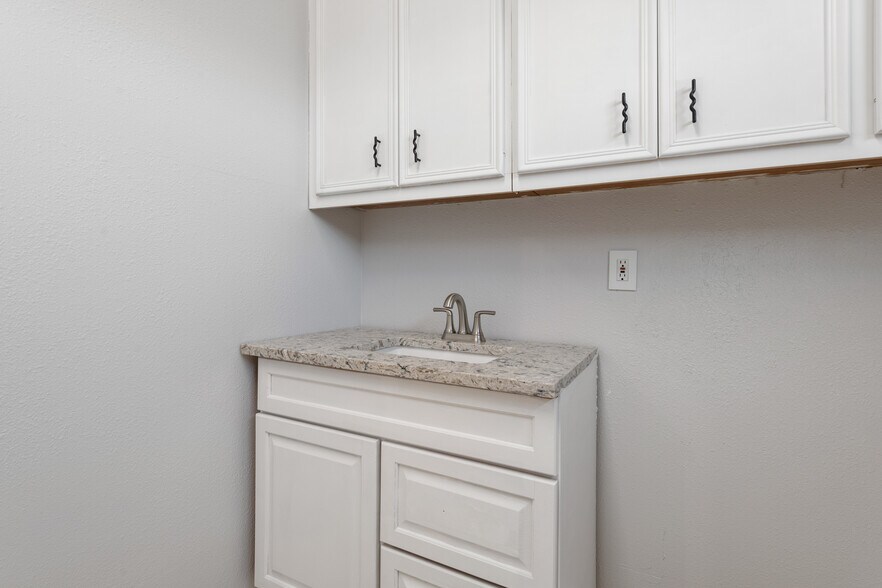 More Photos Of 103 Thousand Oaks Blvd, Georgetown Medical For Lease