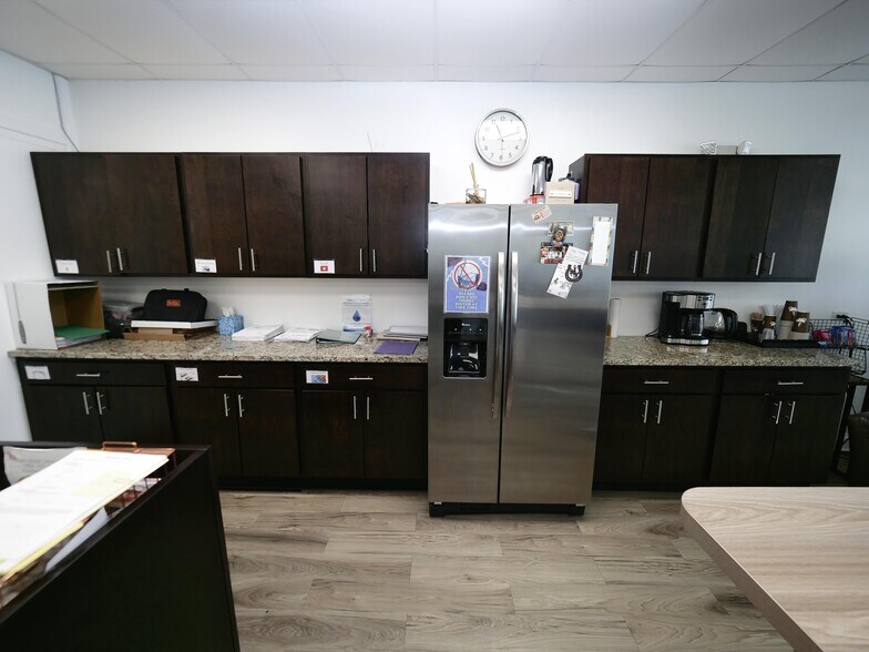 More Photos Of 7300 N Cicero Ave, Lincolnwood Loft Creative Space For Sale