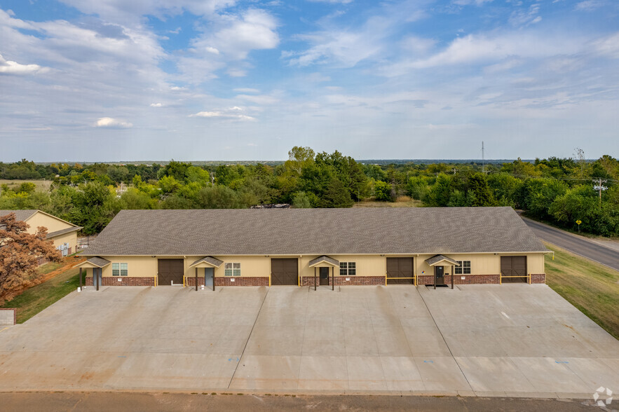 Primary Photo Of 6932 Highwater Cir, Edmond Light Distribution For Lease