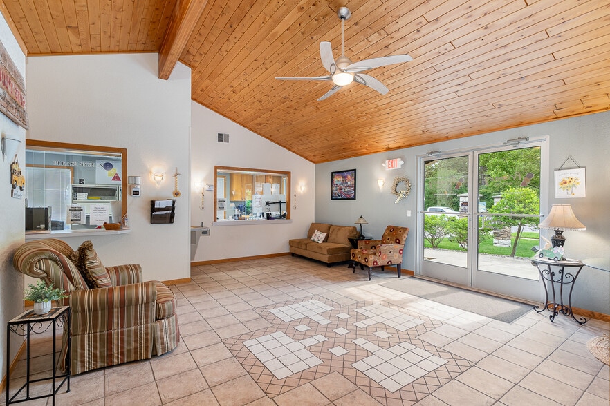 More Photos Of 635 N Center Rd, Saginaw Office For Sale