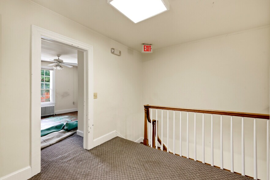 More Photos Of 3 E Market St, Leesburg Office For Sale