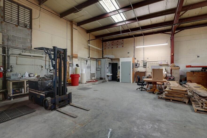 More Photos Of 627 5th St, Quincy Industrial For Sale